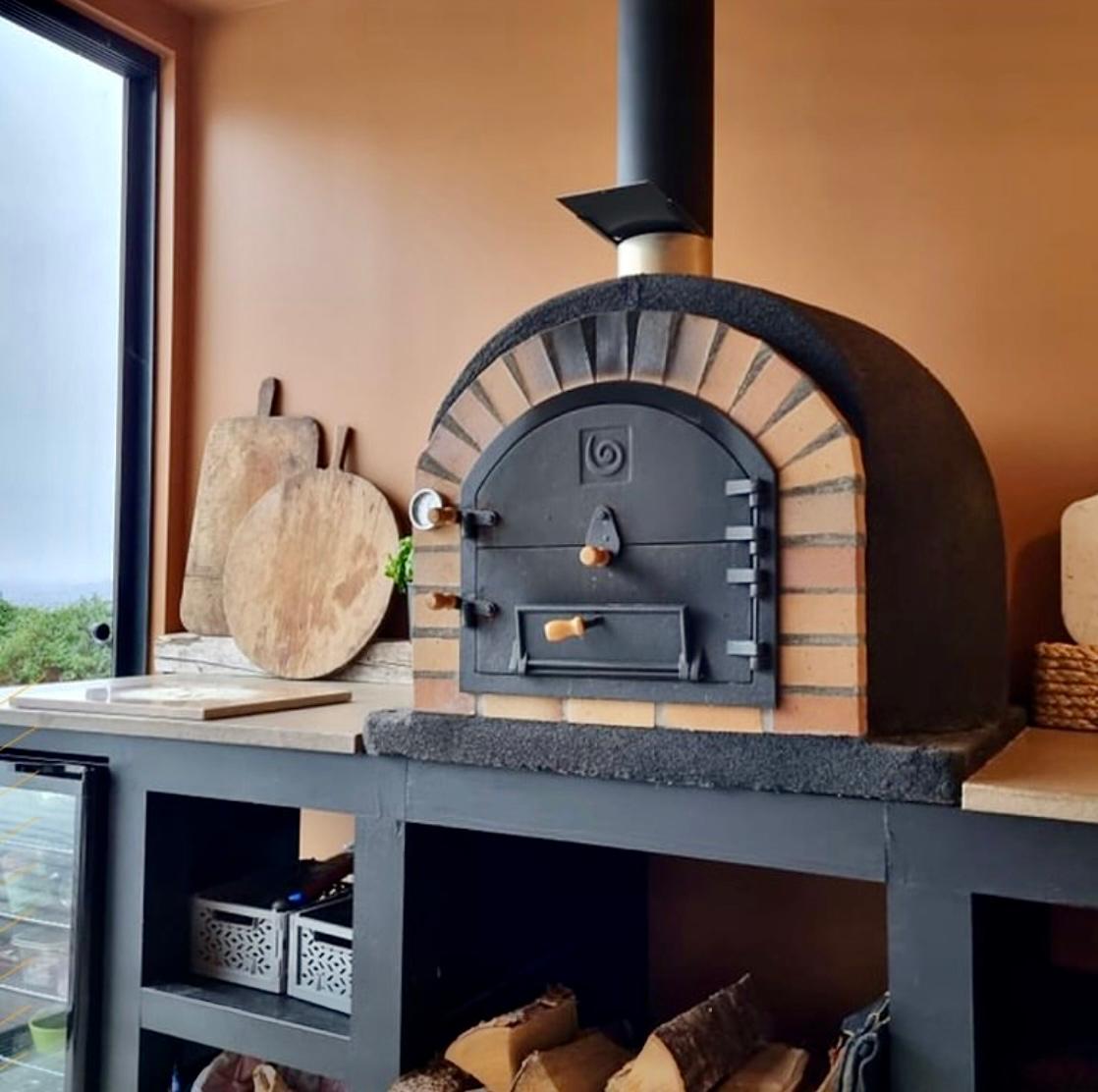 Sovoro Stella - Black with Terracotta Arch